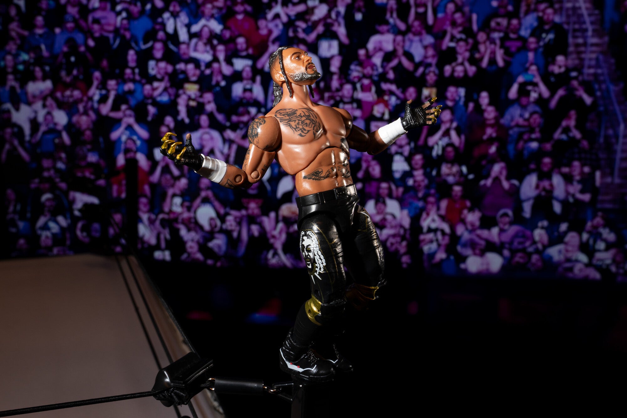 AEW0656_SWERVE_VAULT_ART00428_lpr.jpg
