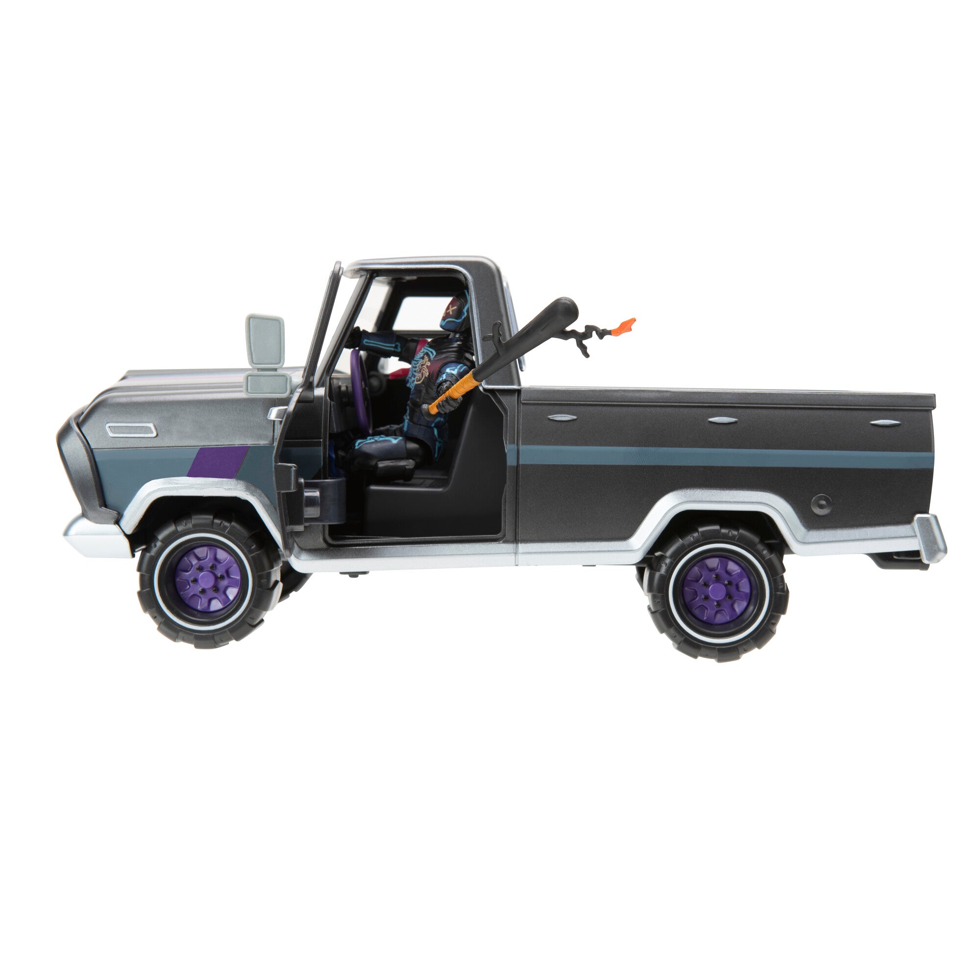 FNT1019-FeatureVehicle_TheBear_OPDRIVING2.psd-lpr.jpg