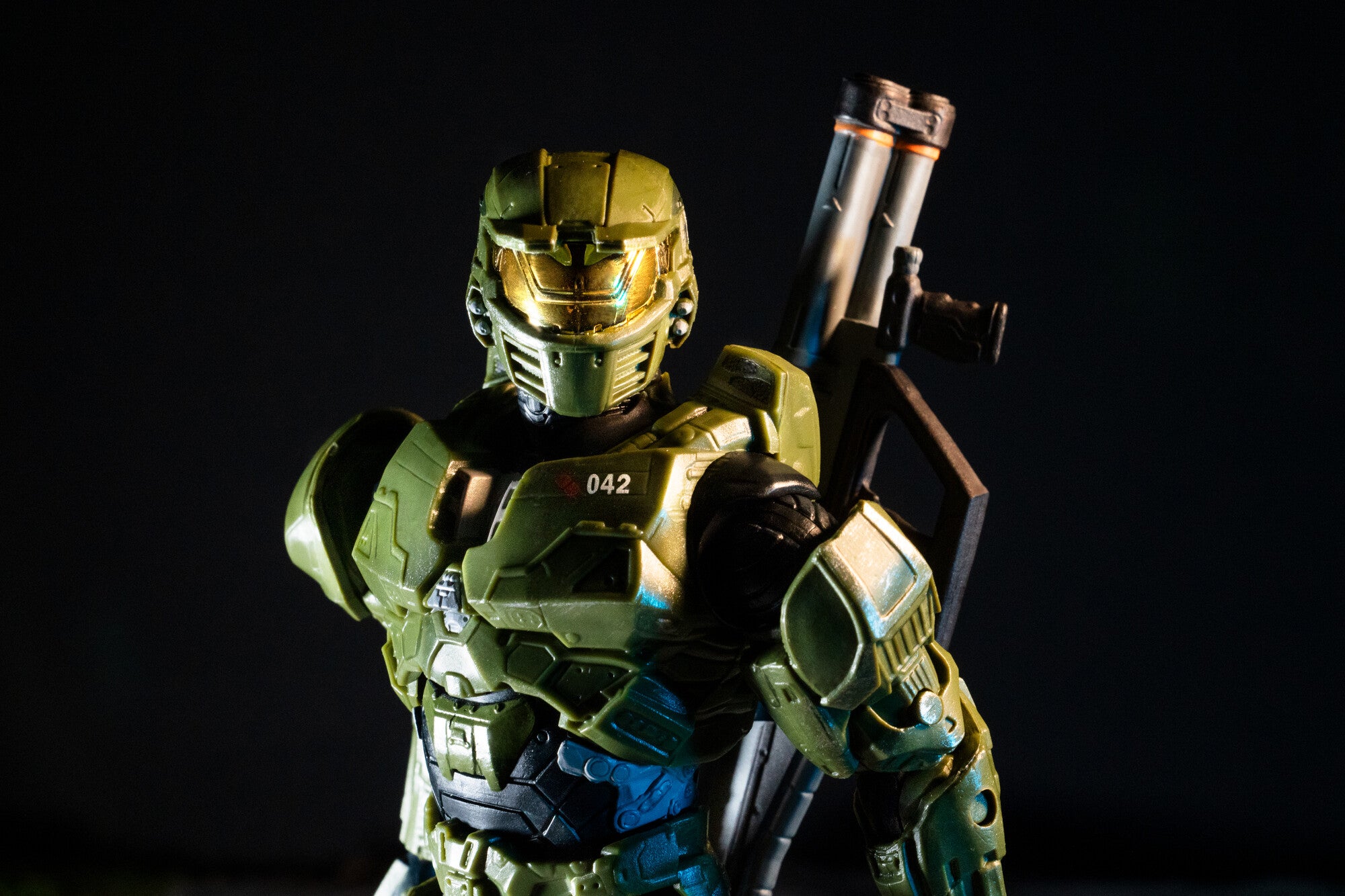 HLW0409_HALO_DOUGLAS042_ART13_lpr.jpg