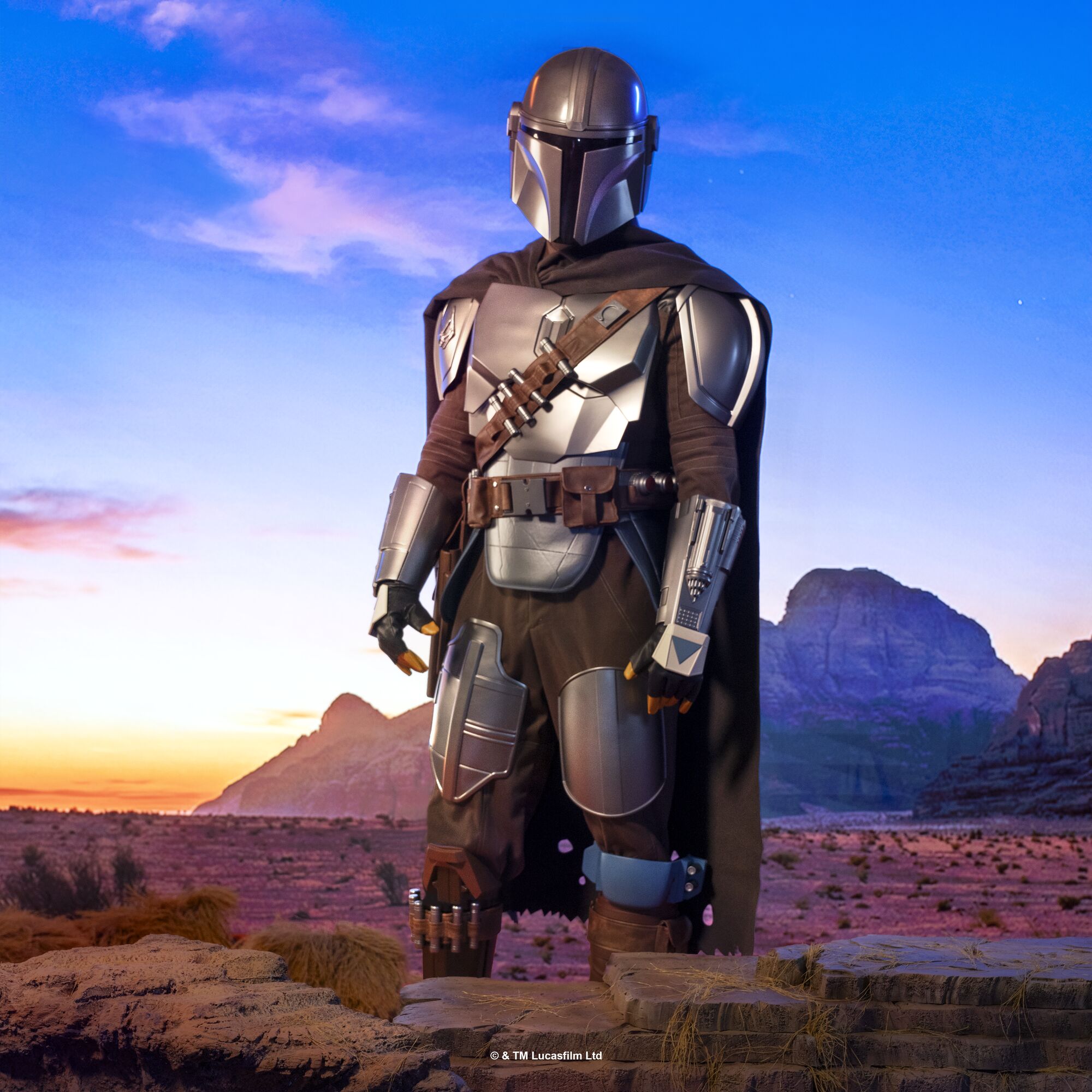 JPGOutput-JWC2349-Mandalorian-PrimaluxLifestyle-1X1_ART1.jpg