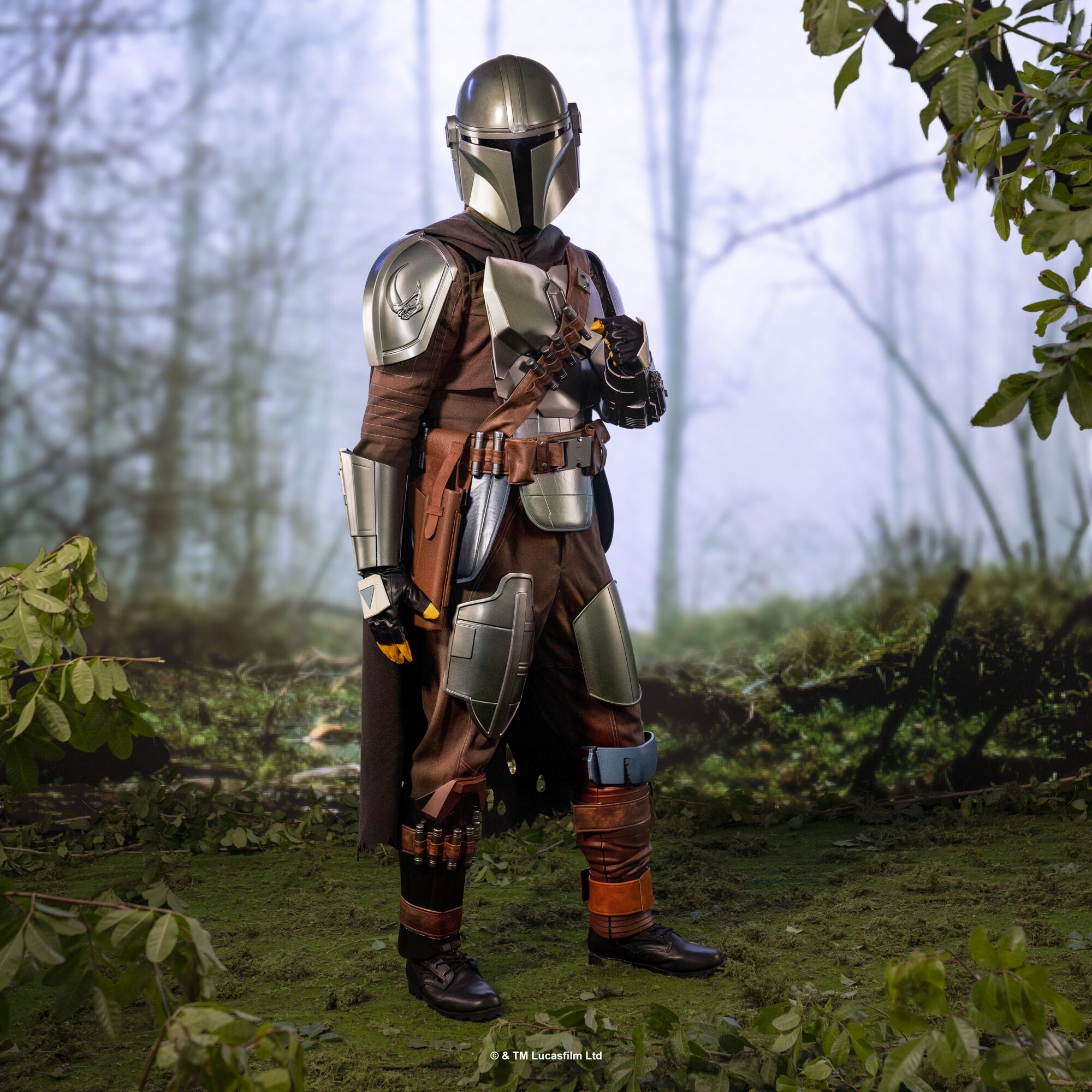 JPGOutput-JWC2349-Mandalorian-PrimaluxLifestyle-1x1_ART3.jpg
