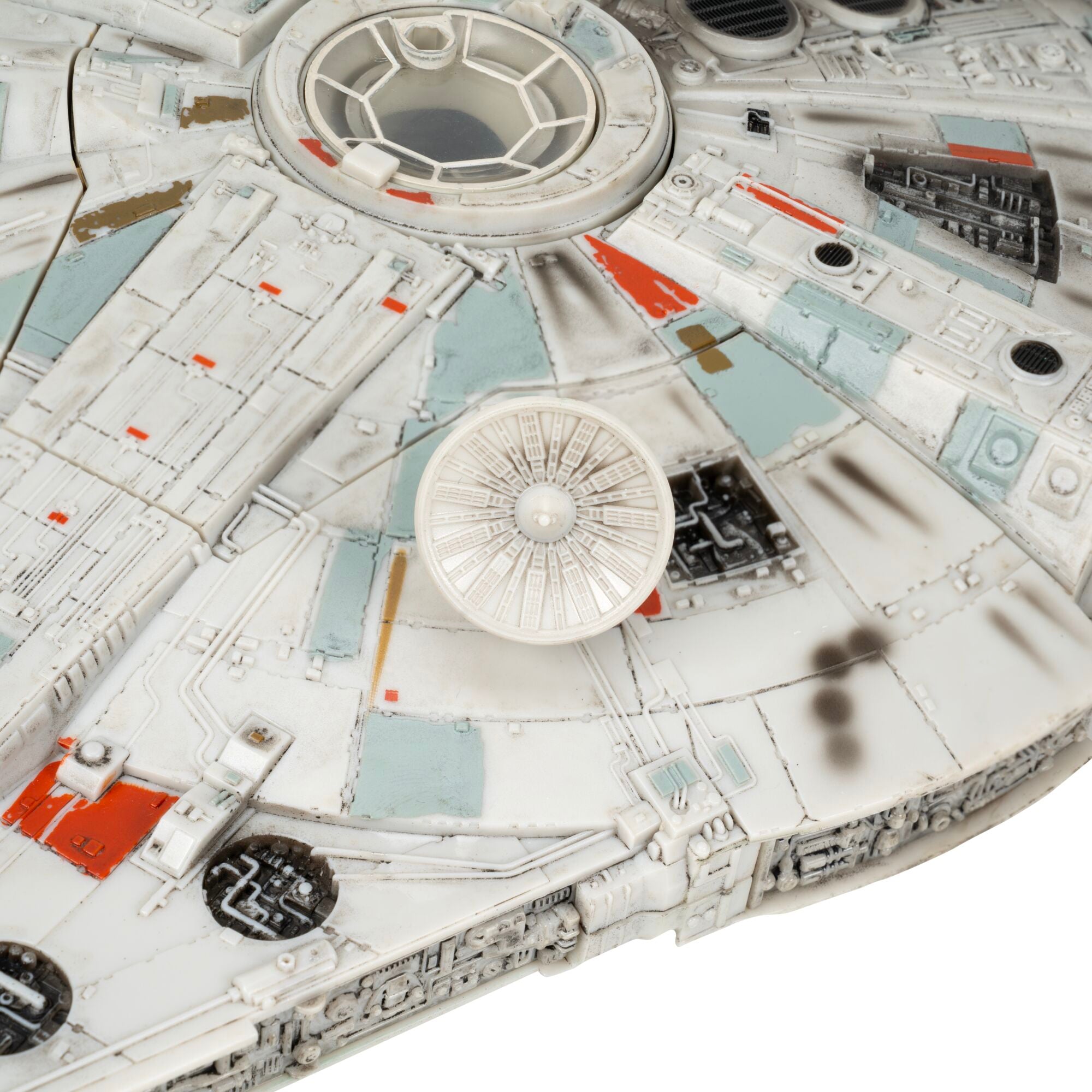 JPGOutput-SWJ0473_StarWars_FeatureVehicle_9VehicleandFigure_PremiumMillenniumFalcon_VaultDTC_OPF12.jpg