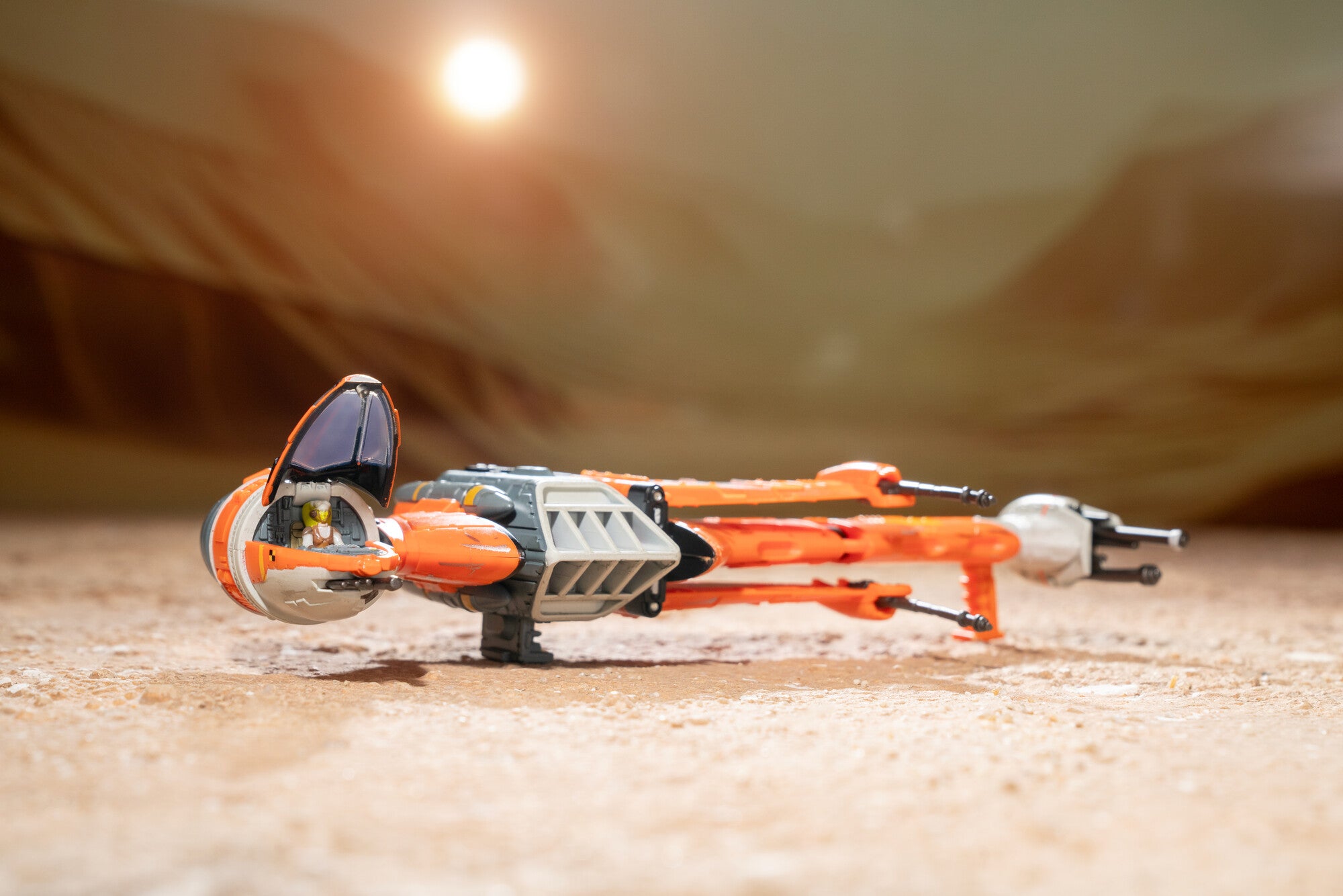 SWJ0472_Star_Wars_Hera_s_B-Wing_Artistic-Fig_014_lpr.jpg