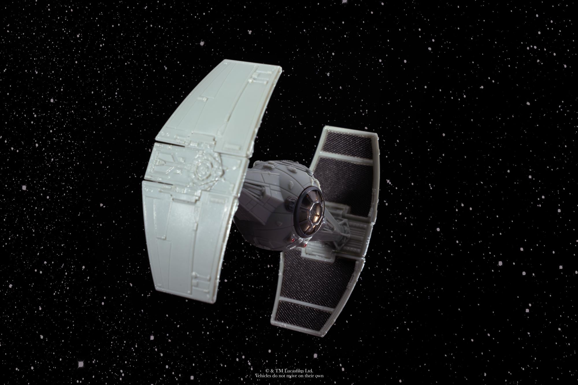 SWJ0485_StarWarsVaultLightAmorBoxSet_Artistic_Fig07.jpg